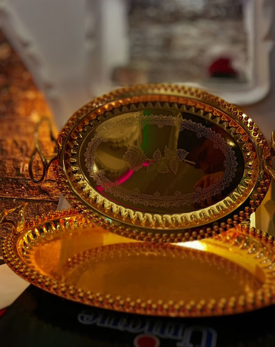 سینی طلایی مارک Lusail رنگ ثابت ۲ عددی بیضی